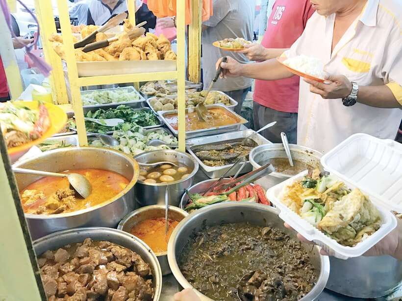 Kuala Lumpur: Evening Food Tour by Bike - Starting in Desa Pandan