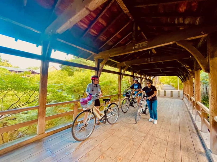 Kyoto: Fushimi Inari Shrine and Tofukuji Temple E-Bike Tour - How Maki shapes the experience