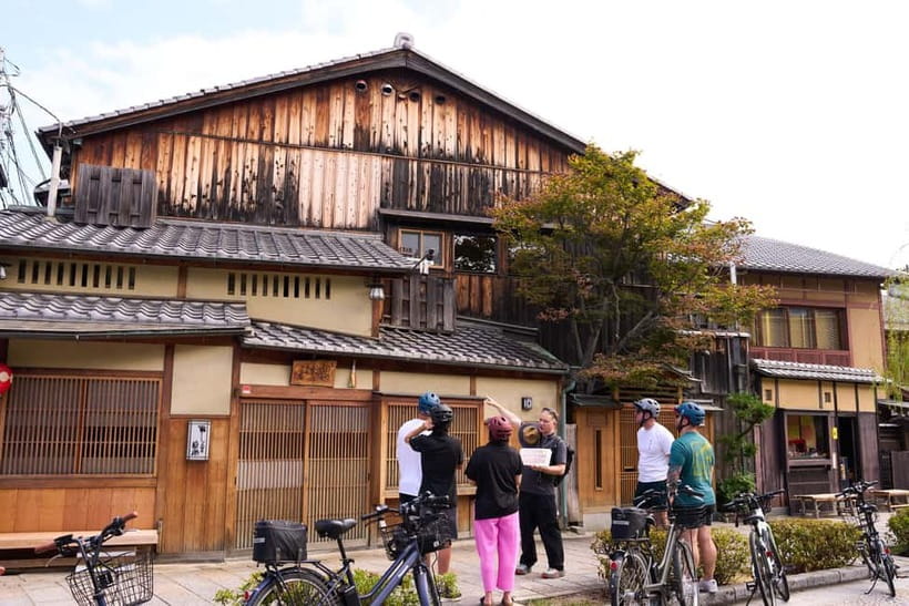 Kyoto: Hidden Gems E-Bike Tour Through Backstreets & Temples - What the guides add to the morning