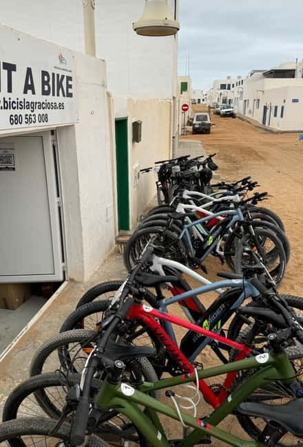 La Graciosa: Rent your ELECTRIC BIKE and explore the island at your own pace. - La Graciosa by Electric Bike: Key Points