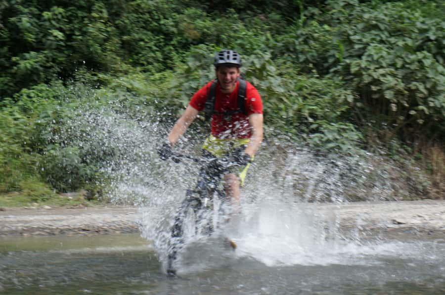 La Paz: Mountain Bike Down the World's Most Dangerous Road - Starting at La Cumbre, 4,700 meters above sea level