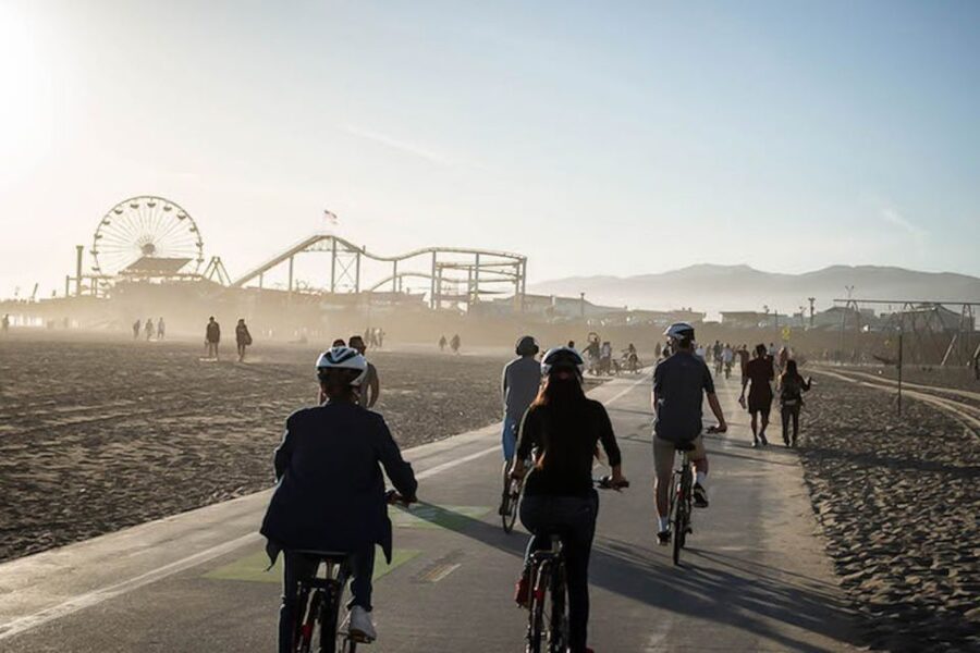 LA: Santa Monica & Venice Beach Bike Adventure - Abbot Kinney Boulevard and the return ride