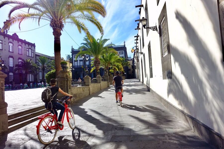 Las Palmas de Gran Canaria: Guided City Tour by Bike - Las Canteras Beach by bicycle