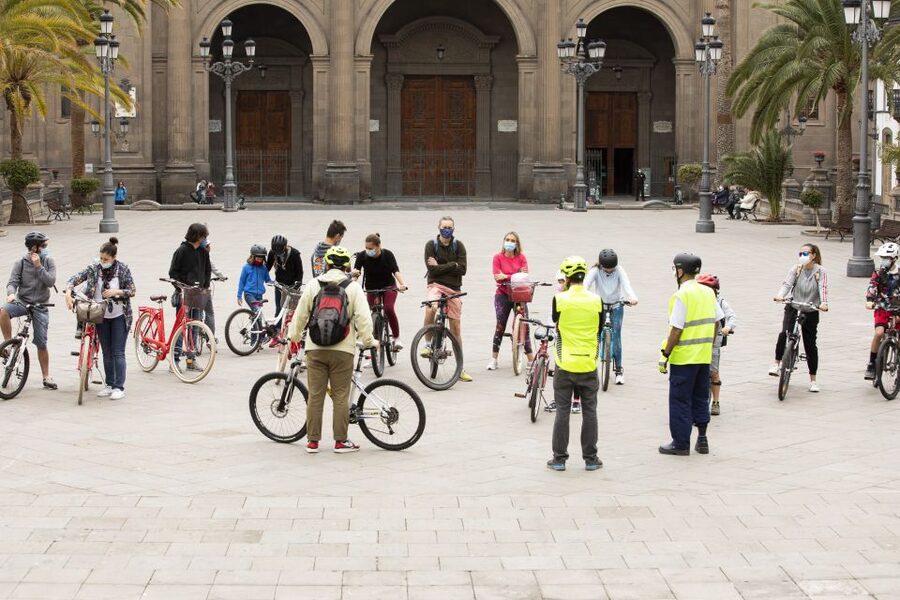 Las Palmas de Gran Canaria: Guided City Tour by Bike - Meeting at Poema del Mar Aquarium