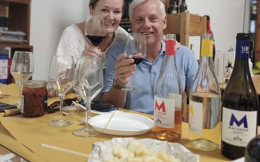 Lecce: Guided Tour & Wine Tasting by Bike - Three Apulian wines with a cellarman