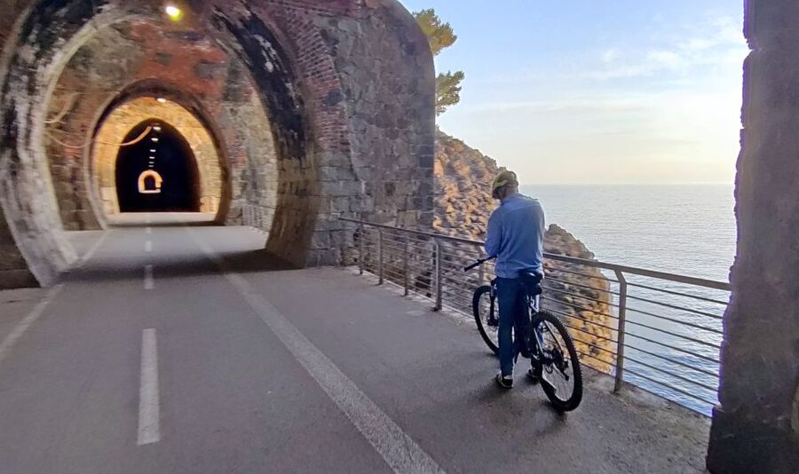 Levanto: Guided E-Bike Tour in Framura with Wine & Focaccia - Down to the Sea and Onto the Mare e Monti Path