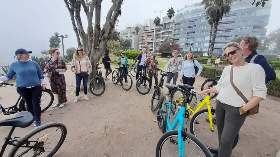 Lima Bike Tour: La Costa Verde & Jesus Statue in Chorrillos - Cristo del Pacífico rewards the uphill effort