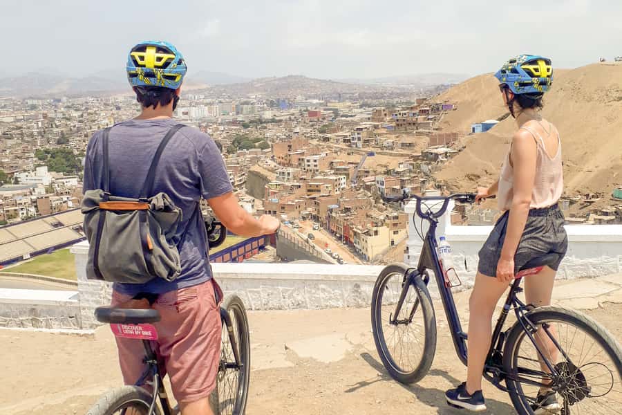 Lima Bike Tour: La Costa Verde & Jesus Statue in Chorrillos - What the guide adds to the experience