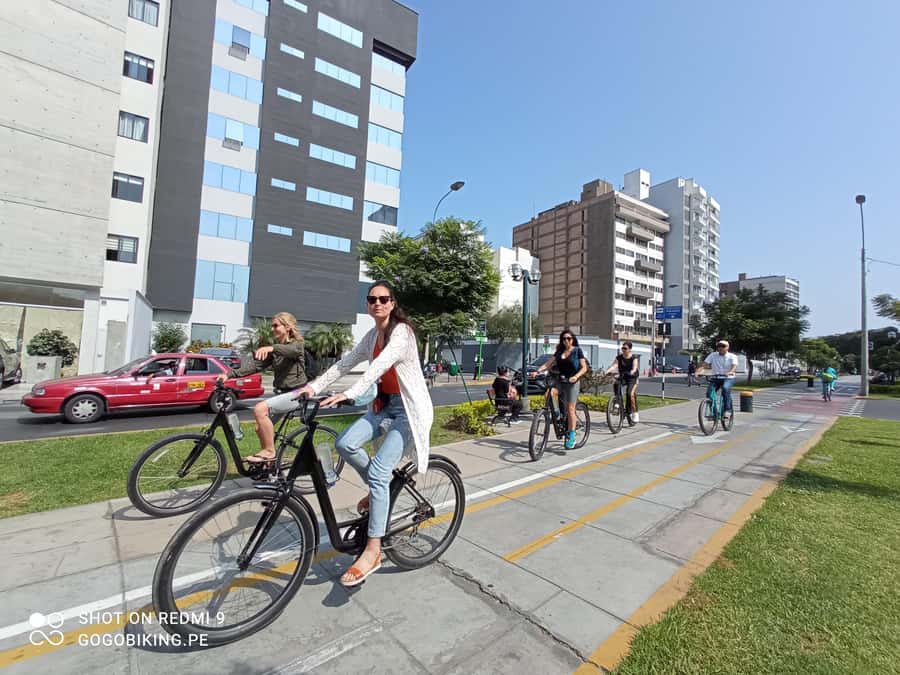 Lima Bike Tour: La Costa Verde & Jesus Statue in Chorrillos - Miraflores begins with parks, cliffs, and Pacific air