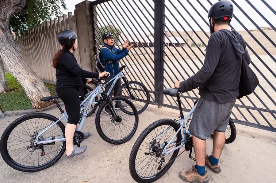 Lima: City biking - Starting at Terrua in Miraflores