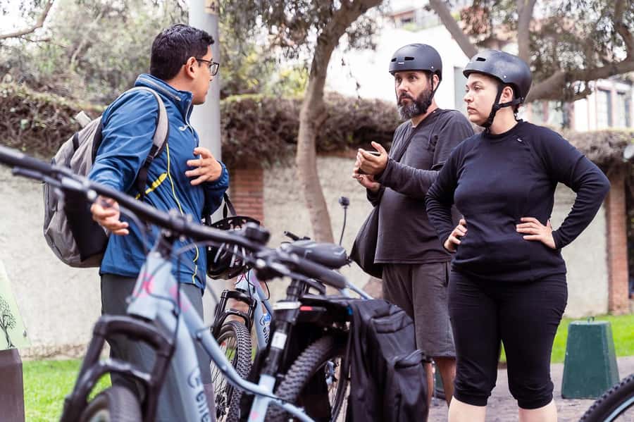 Lima: City biking - Huaca Pucllana: Ancient Lima in a Modern District