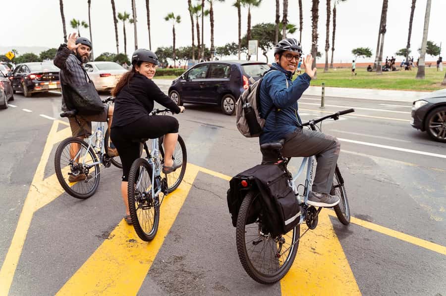Lima: City biking - Miraflores by Bike and Boardwalk