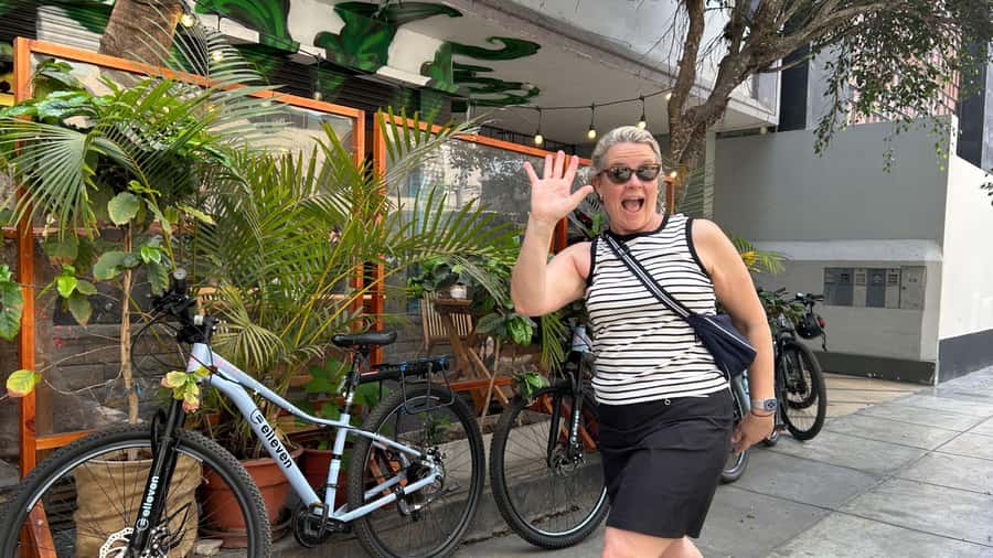 Lima: Sightseeing Bike Tour with Food and Drink Tastings - The Malecón, Parque del Amor, and El Faro de la Marina