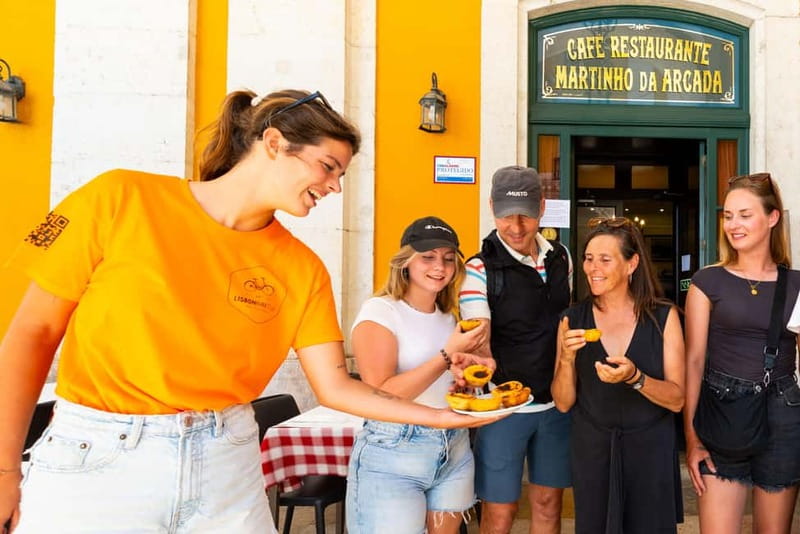 Lisbon: Bike Tour from Lisbon to Belém + Liquor & Pastry - The ride in five useful points
