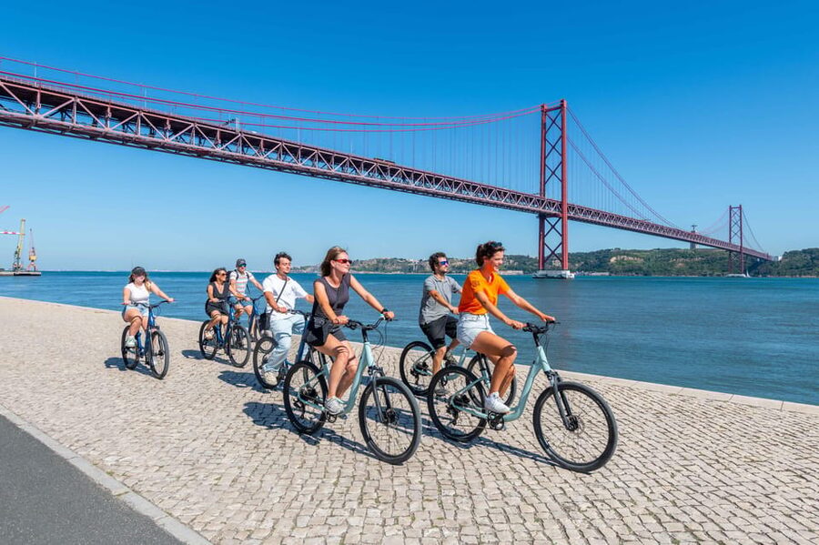 Lisbon Bike Tour: Langs de rivier van Belém naar Lissabon - A 20-minute café break with pastel de nata