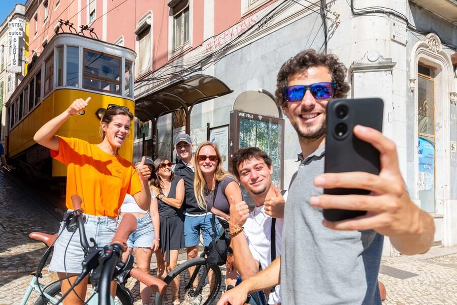 Lisbon Bike Tour: Langs de rivier van Belém naar Lissabon - What the guide adds to the ride