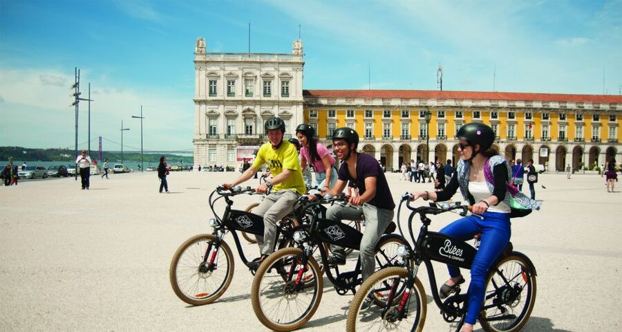 Lisbon: E-Bike Food Tour of Alfama and Old Town - Guides, group size, and the human side of the ride