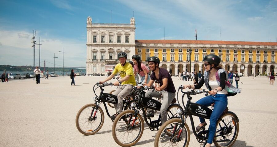 Lisbon: Hills, Alfama, and Mouraria Tour by Electric Bike - Why an electric bike suits Lisbon