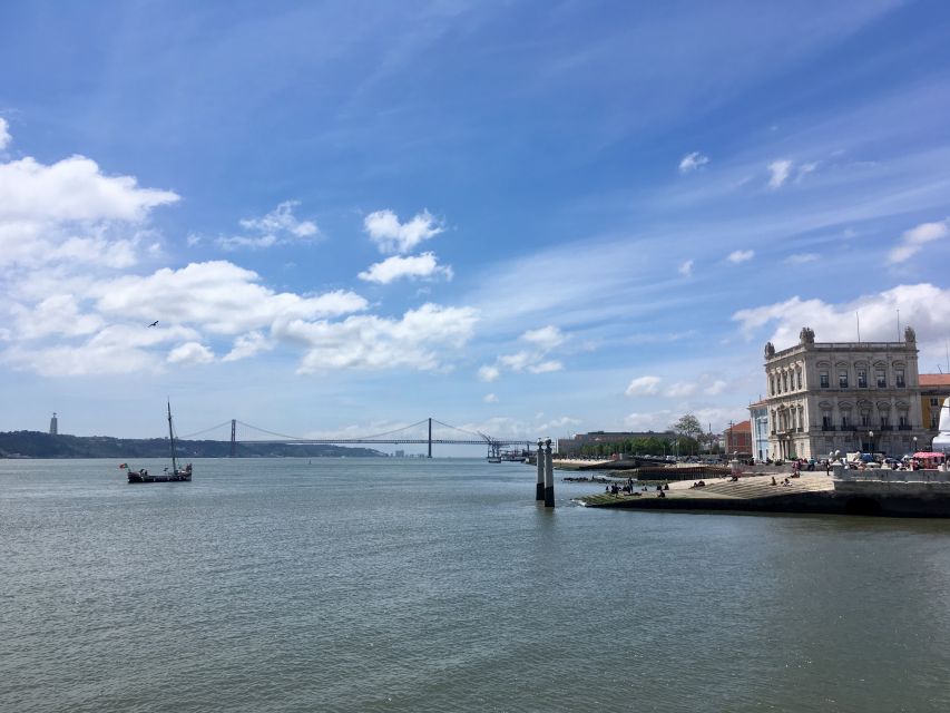 Lisbon: Hills, Alfama, and Mouraria Tour by Electric Bike - Commerce Square and the lower city