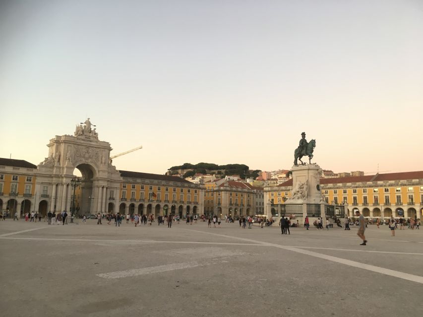 Lisbon: Hills, Alfama, and Mouraria Tour by Electric Bike - What the guides do best
