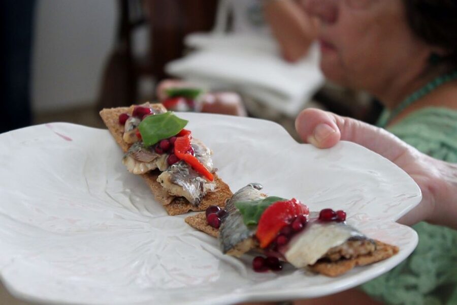 Lisbon: Portuguese Petiscos Tasting Tour by E-Bike - Ribeira Market and the meaning of petiscos