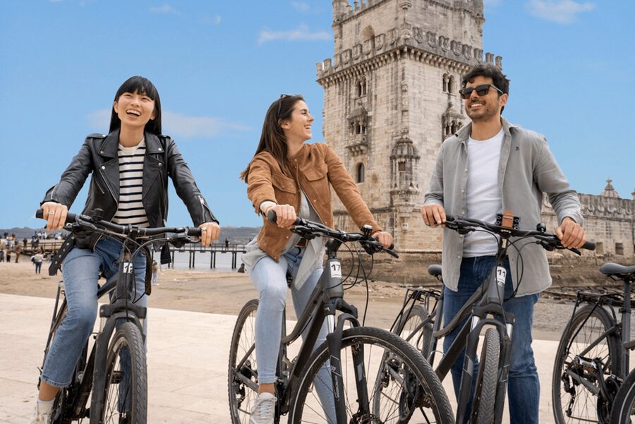 Lisbon: Private Boat Trip, Guided Walking Tour, Bike & Tram - Downtown Lisbon and Alfama by foot