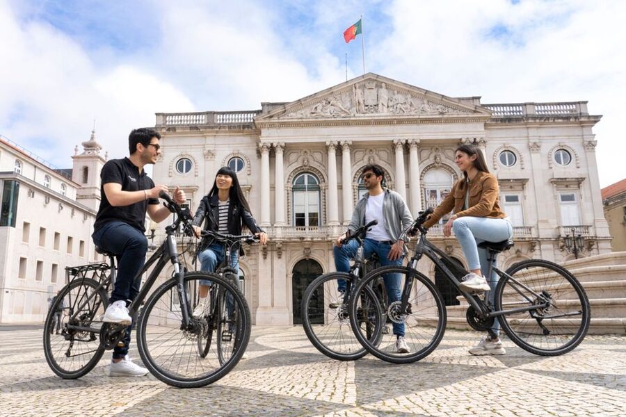 Lisbon: Private Boat Trip, Guided Walking Tour, Bike & Tram - The guide can make or break the day