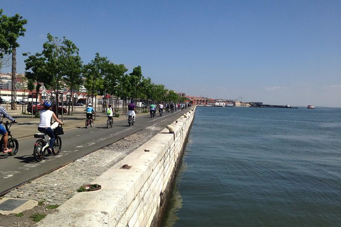 Lisbon Regular or Electric Bike Rental - Picking up your bike in central Lisbon
