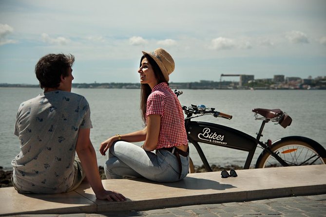 Lisbon Regular or Electric Bike Rental - Alfama and the Sé Cathedral