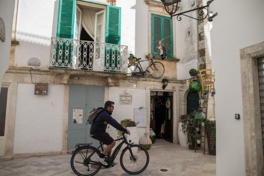 Locorotondo: E-bike Tour on the Apulian Aqueduct Cycleway - Oak woods, canal bridges, and a shaded pine stop