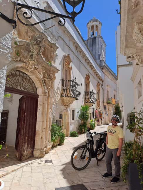 Locorotondo & Martina Franca: Guided e-bike loop tour - The ride through trulli country