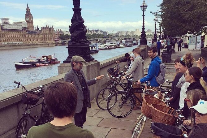 London Bike Tour: Landmarks, Secret Gems, Pub Stop & Street Art - Westminster’s backstreets and schoolyard stories