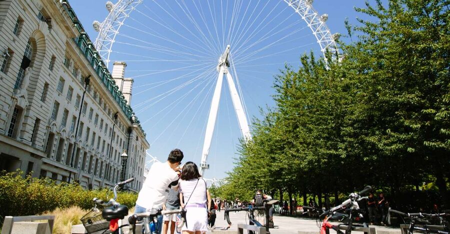 London: City Highlights Guided Bike Tour - Parliament and Big Ben from the saddle