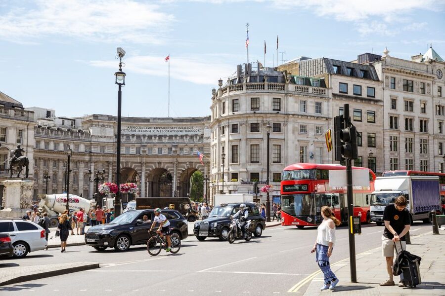 London: Classic Gold 3.5-Hour Bike Tour - St. James’s Park and Buckingham Palace