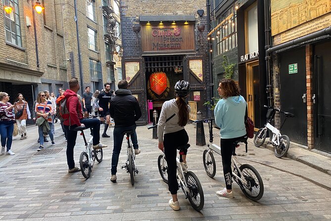 London E-Bike tour & Borough market - Shakespeare’s Globe and a medieval prison