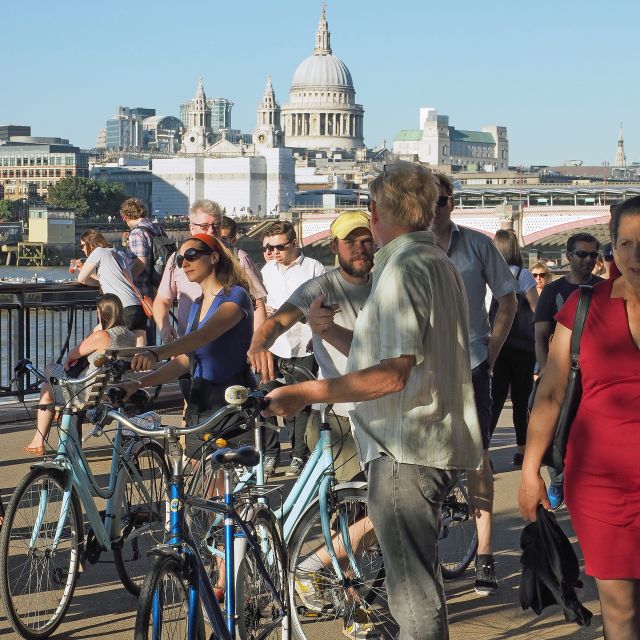 London: East London Town 3.5-Hour Bike Tour - Cable Street and the real East End