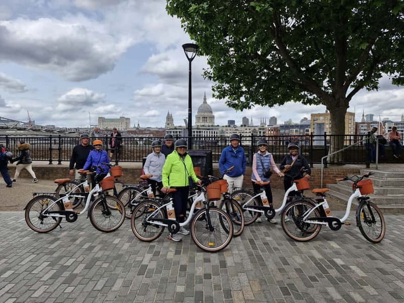London: Guided E-bike Tour - Buckingham Palace, Clarence House, and St. James’s Palace