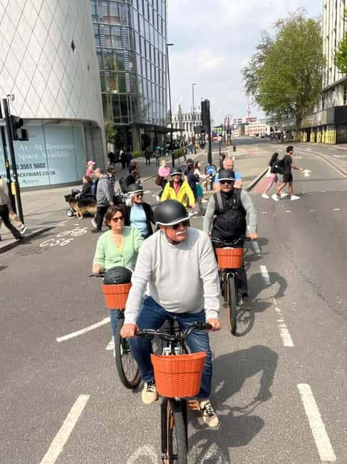 London: Guided E-bike Tour - London Bridge and the final approach to Tower Bridge