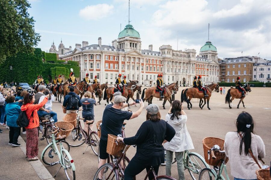 London: Landmarks & Secrets Bike Tour with Pub & Street Art - Key points before you book
