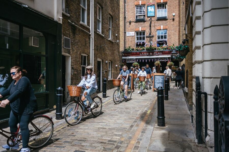 London: Landmarks & Secrets Bike Tour with Pub & Street Art - Trafalgar Square and Covent Garden by bike