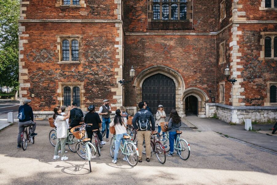 London: Landmarks & Secrets Bike Tour with Pub & Street Art - A pint at the Lamb & Flag