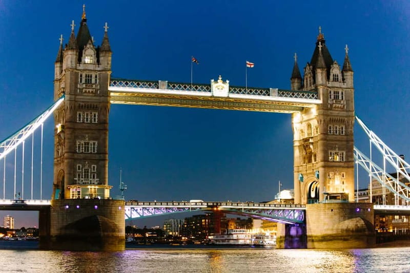 London Package: Royal Bike Tour with River Thames Cruise - Big Ben and Parliament: London’s Political Stage