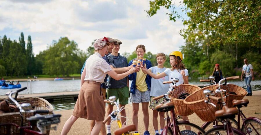 London: Private Family Guided Bike Tour with Childseats - Why this private London ride works for families