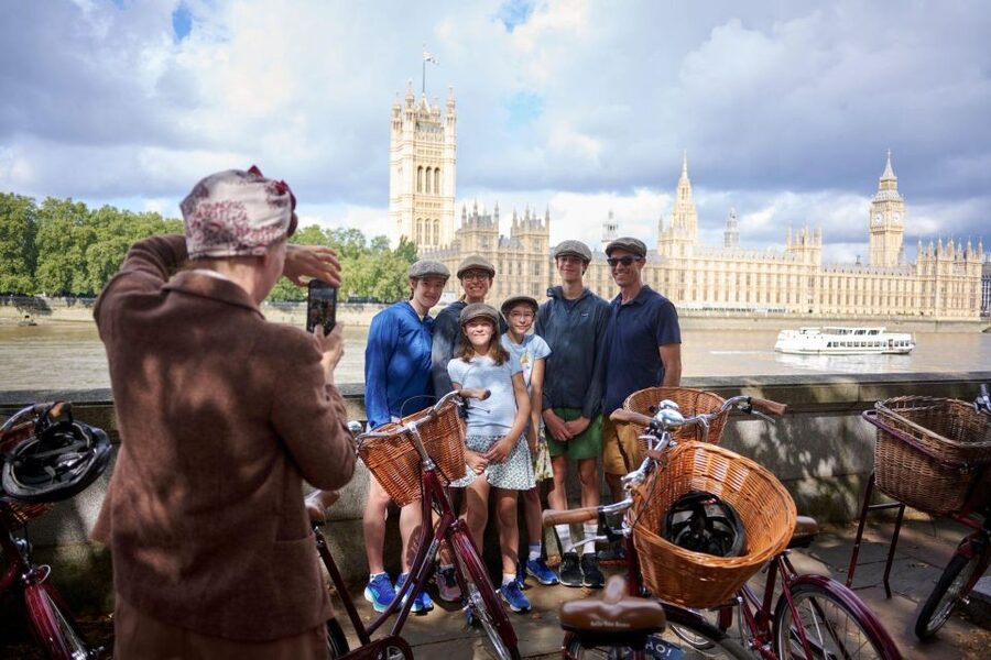 London: Private Family Guided Bike Tour with Childseats - Is $286 per person good value?