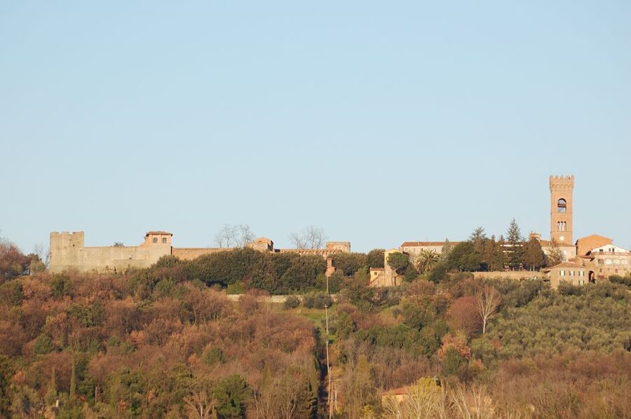 Lucca: Self-Guided Bike Tour to the Wine Roads - Two climbs before the wine roads