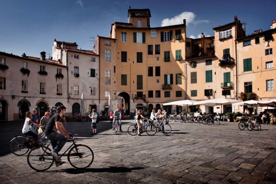 Lucca: Self-Guided Tour by Bike - San Michele in Foro and Lucca’s Central Squares