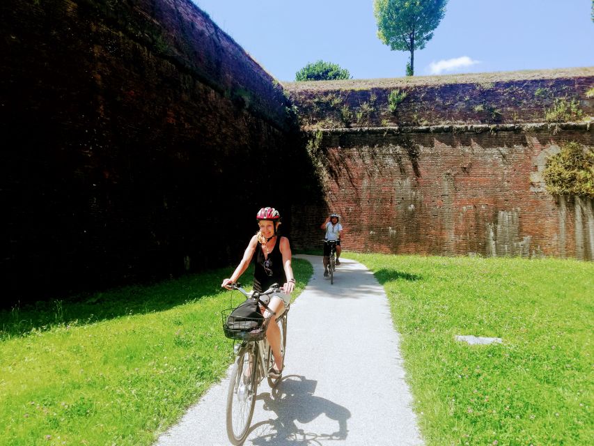 Lucca Sightseeing Tour by E-bike or City bike - Why a bicycle fits Lucca so well