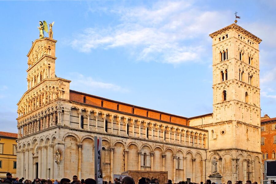 Lucca Sightseeing Tour by E-bike or City bike - Torre Guinigi and the town from above