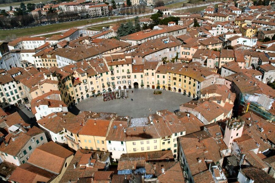 Lucca Sightseeing Tour by E-bike or City bike - Antique shops and the quieter streets