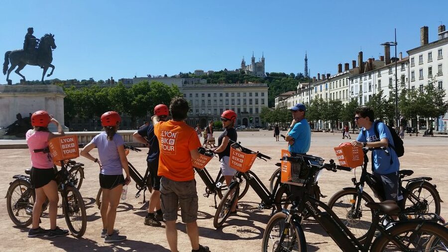 Lyon: 2-Hour Electric Bike Tour with a Local Guide - Terreaux and the Fresque des Lyonnais